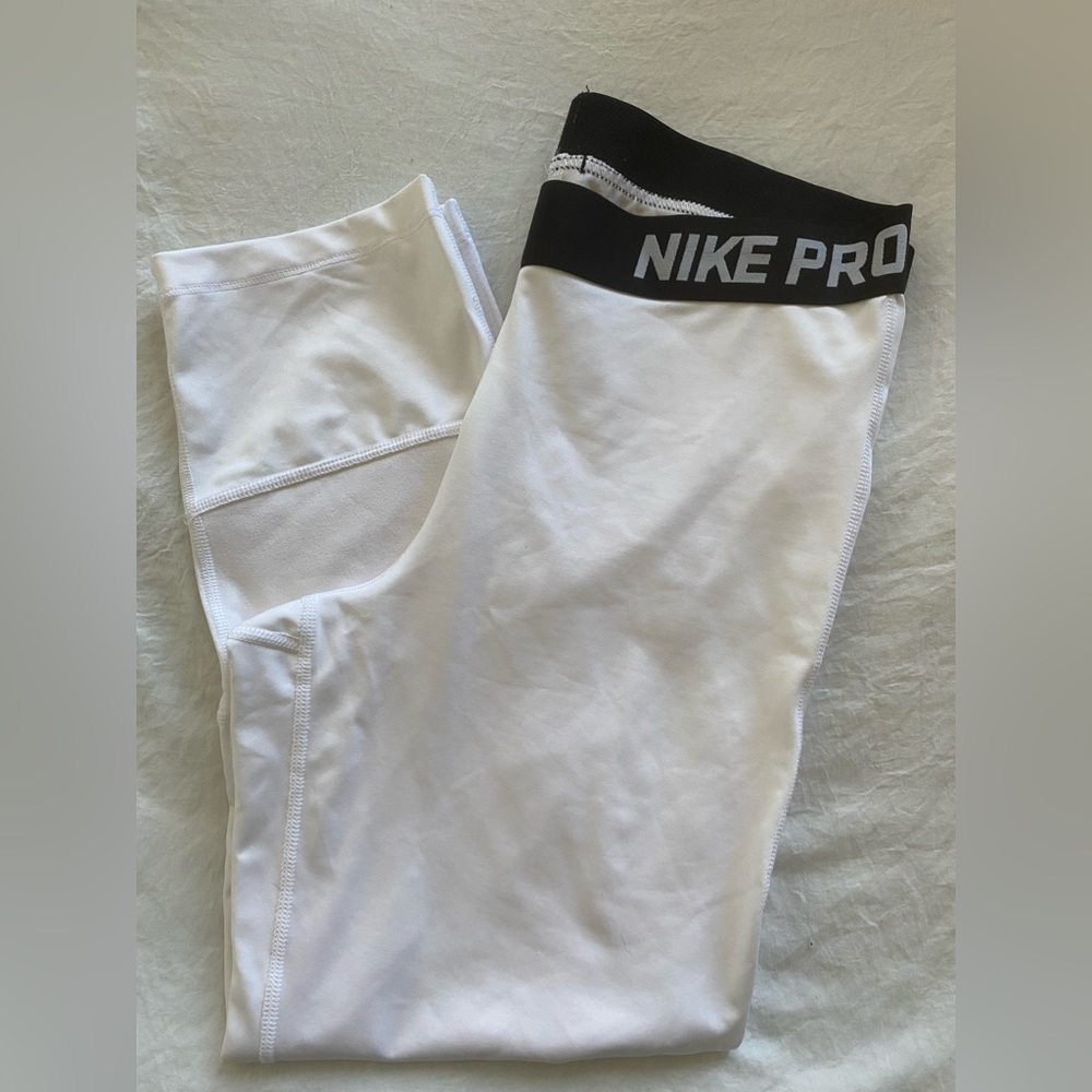 White Nike leggings